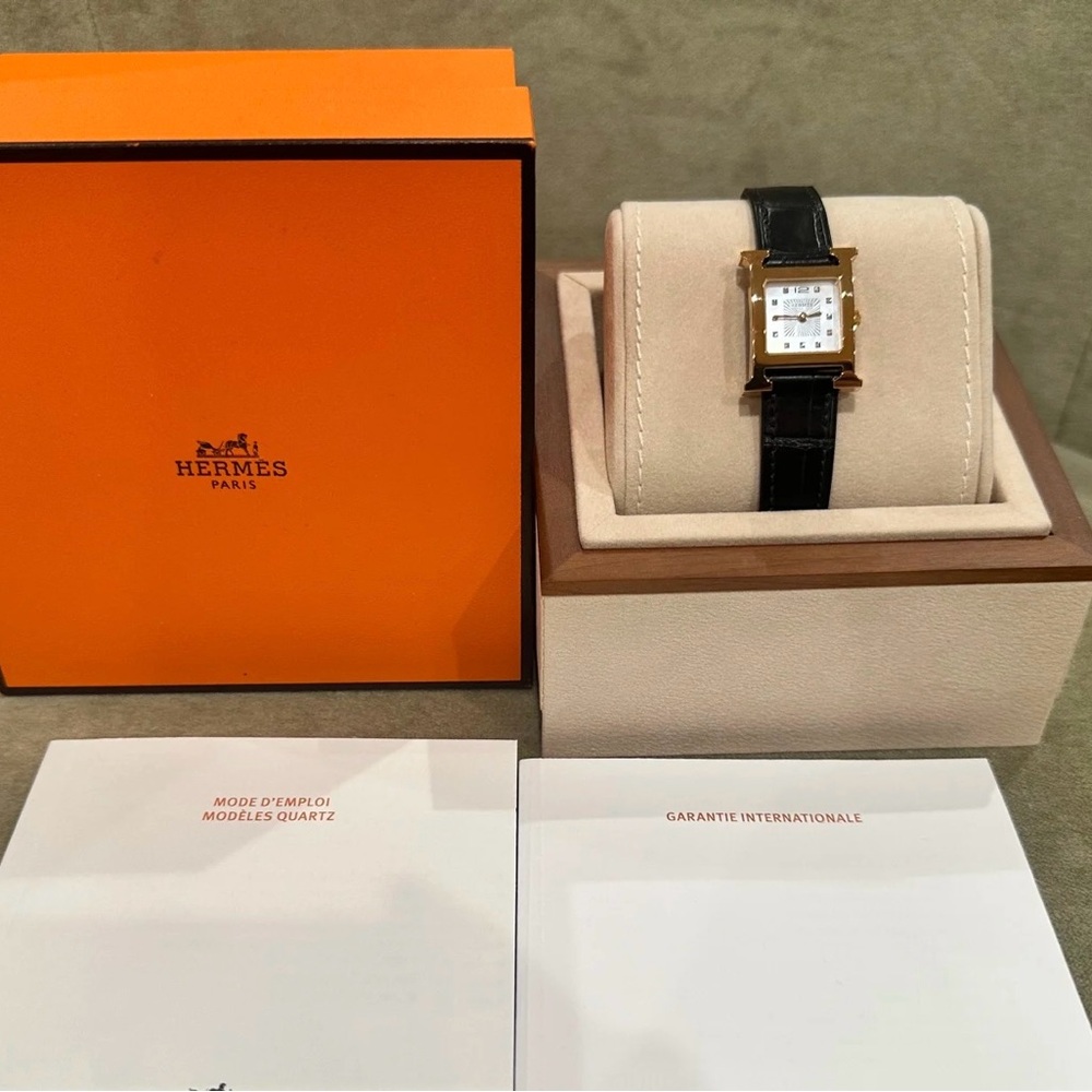 Hermes Crocodile leather Classic watch （Authentic！）